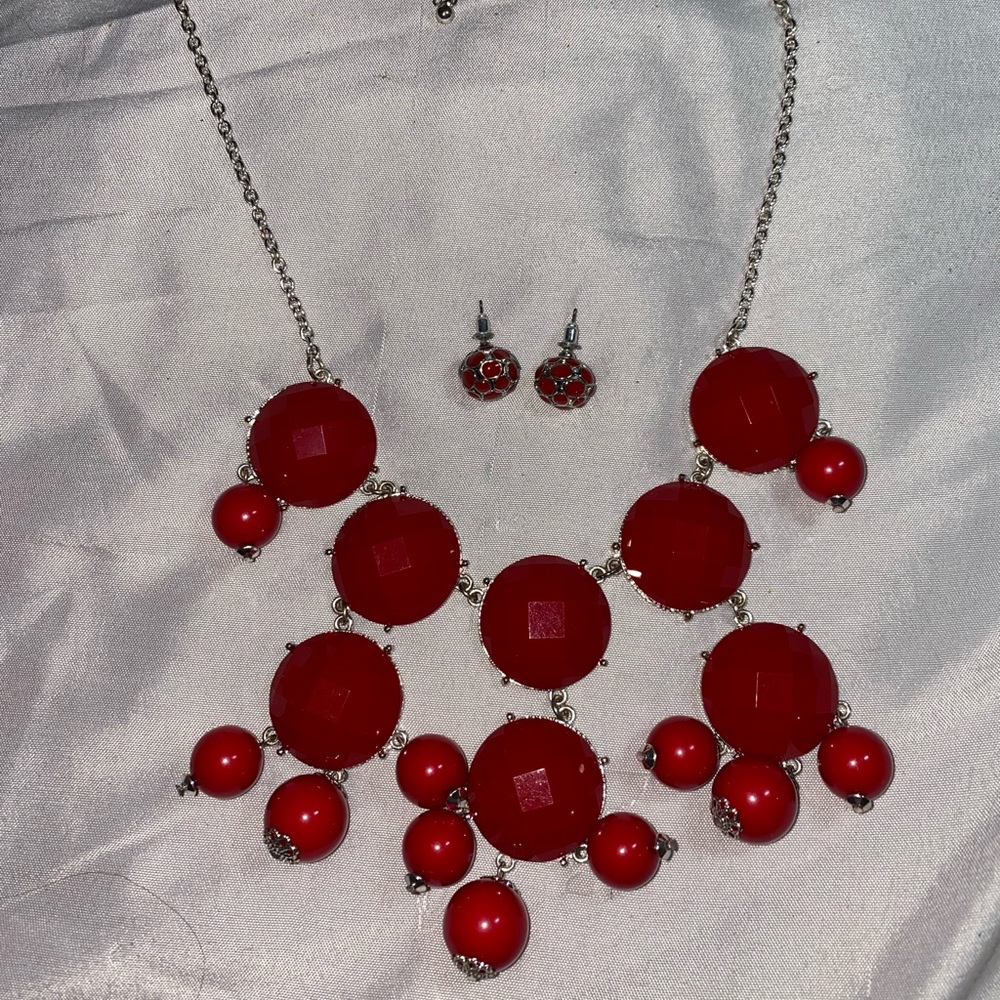 Red adjustable necklace with stud ball earrings